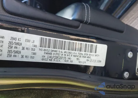 2015 Jeep Grand Cherokee Overland z USA, uszkodzony, nr VIN 1C4RJFCG9FC237173